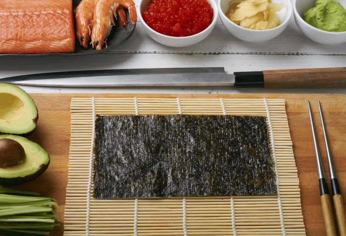Sushi Maki cá hồi và bơ