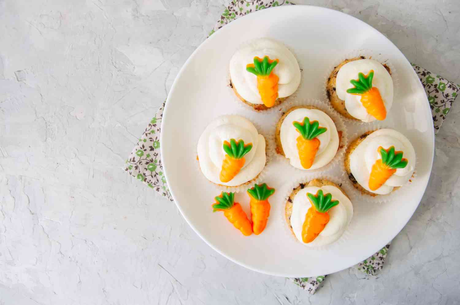 Simple Vegan Carrot Muffins